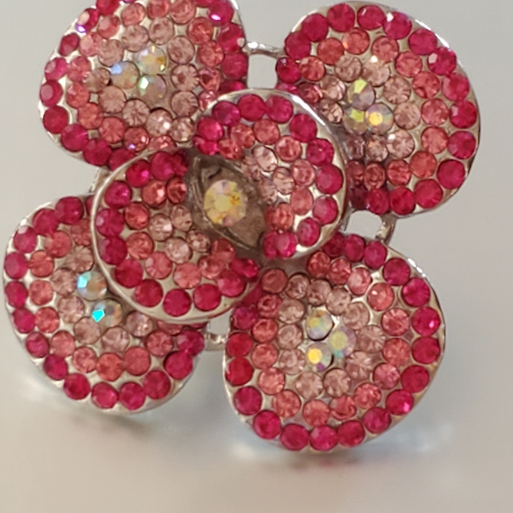2/$10 Oversized Flower Stretch Ring - Picture 2 of 8
